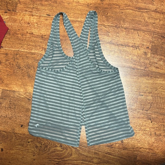 3 Small ZYIA Tanks - Picture 7 of 7